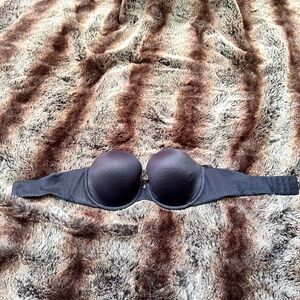 Victoria’s Secret strapless bra